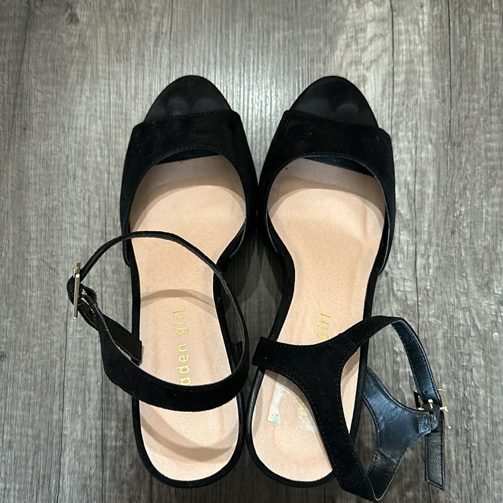MADDEN GIRL| Cena Wedge Sandals - Picture 8 of 8